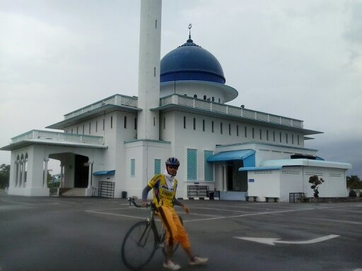 Just another random servant of Allah :)
19
