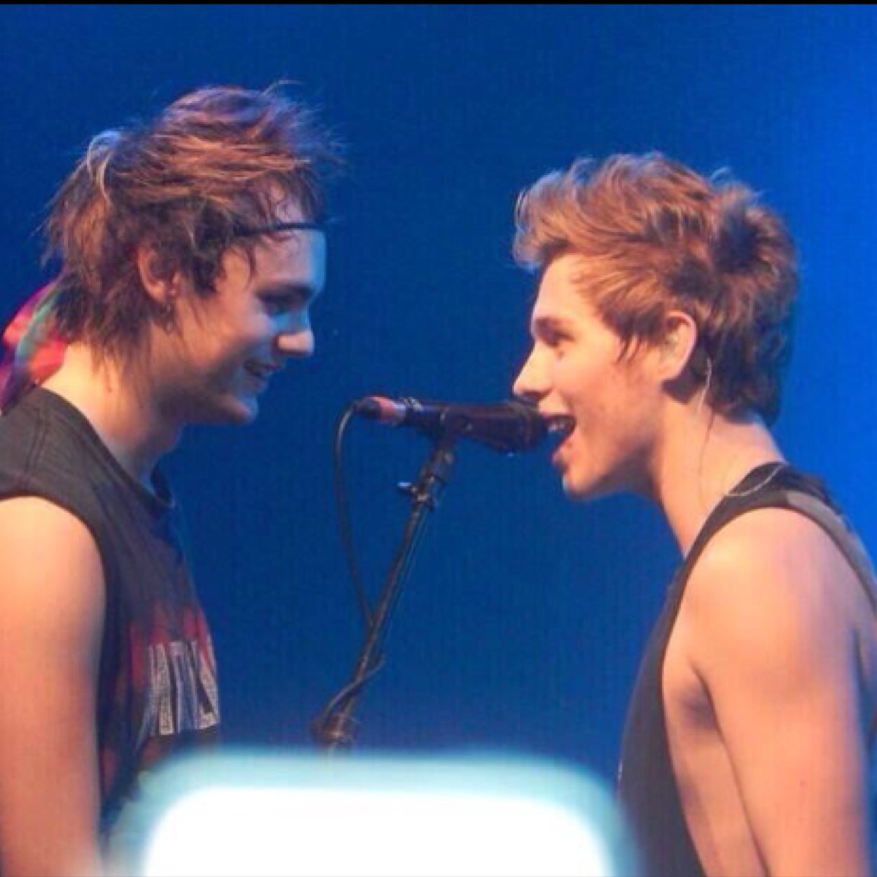Music is my life... Fandoms are sort of my thing.. Five seconds of summer is the only way i like my summer! I cry cause i was on the bump show