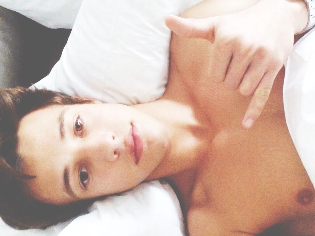 please follow @cameronsrsly love. and make sure to rt the link in her bio :)