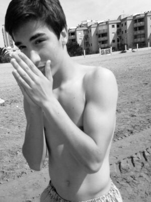 Angelbrau's profile picture. 