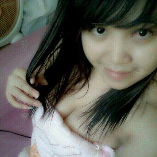 Yang mau CS/PS atau minta pin BB aku, DM yaa.. :*