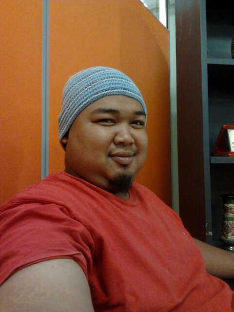 Nothing spesial about me just a man that realy love ALLAH..Allahhuakbar..
.EX UNIMAS student..already taken by someone.