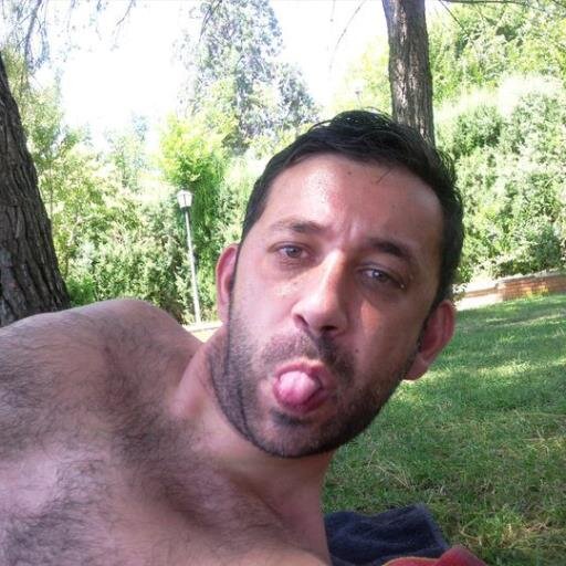 soy español, me gusta el kick boxing, wing chun, kajukenbo y muay thai como el futbol, adoro el real madrid