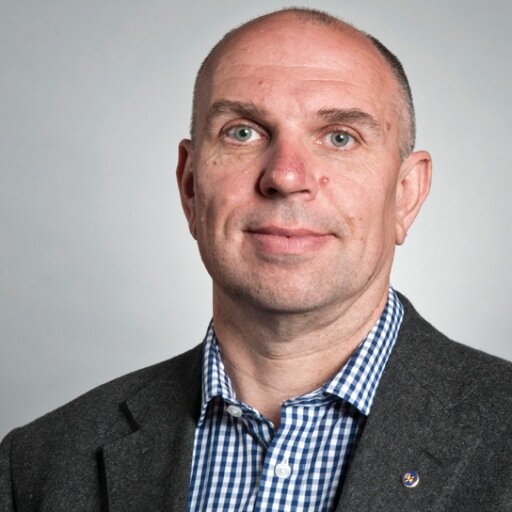 British/Canadian marketer, Rotarian, EV owner, Sheffield Steelers fan, and Honorary Secretary of the Rugbeian Golfing Society.