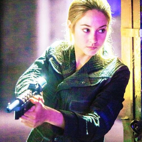 Το twitter της σελίδας Divergent GR! :)