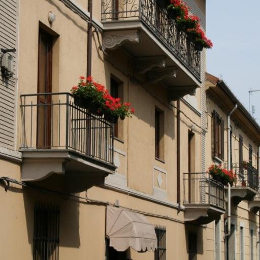 Splendide camere per il vostro soggiorno a Torino, in un angolo di tranquillità nel quartiere San Paolo, pressi Politecnico; anche su FB: http://t.co/Qd5o6P1C