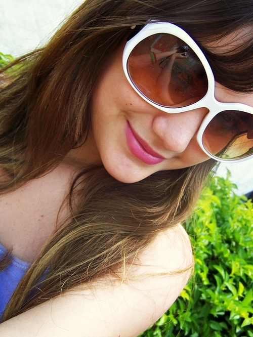 Letícia, 18 anos. Carioca, atualmente morando no Ceará.