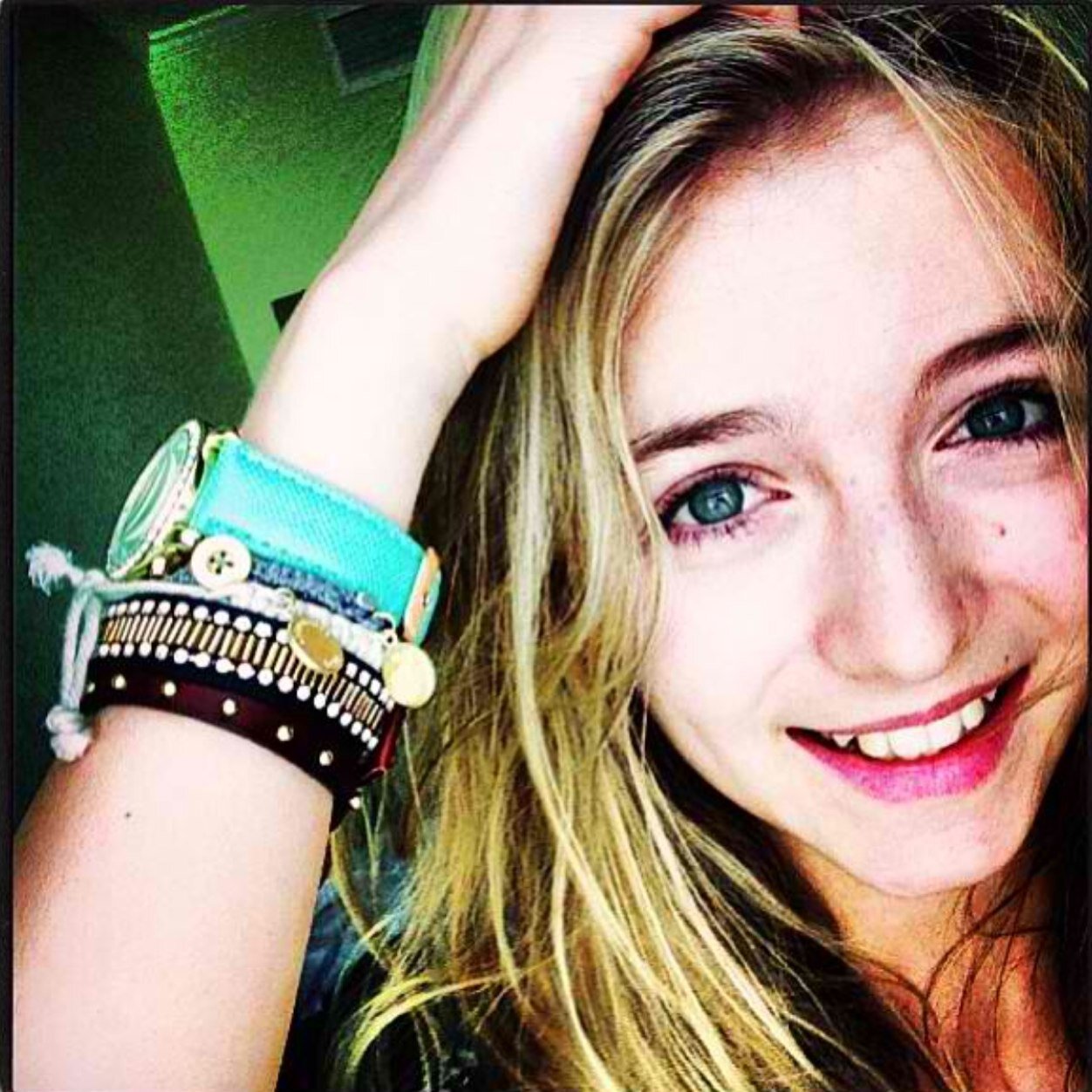 @HanaHayes is cute, pretty, kind, and PERFECT you are so PEETTY!!!! be happy and NO haters for her plsssssss.... My insta is prettyhanahayes_