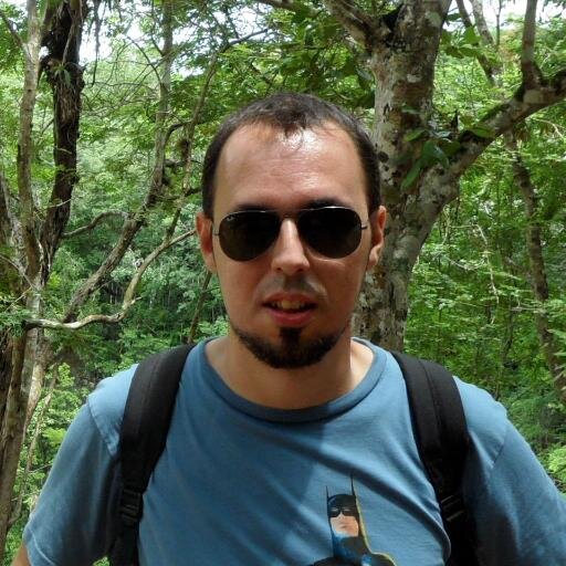 Equidistante. Me gusta mucho tener ideas contradictorias, porque así, aunque siempre meta la pata, siempre tengo razón