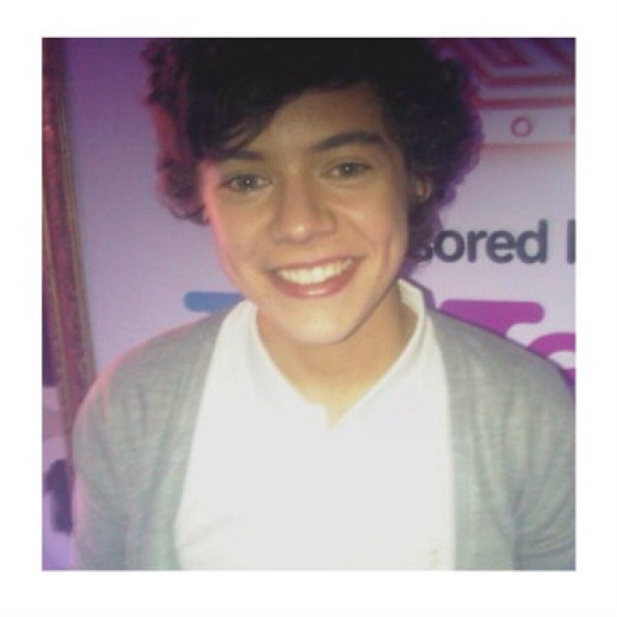 hey there beautiful I gave u a free follow and it would mean a lot if u could follow @smokeszarry in return (ask for a fb if u like) ilysm