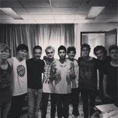 Directioner ♡ Feel free to follow me here, on tumblr or on instagram @Nicole20_x  :)! Bye x