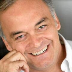 Gonzalating de Pons, la crema que fija, brilla y da esplendor la cara de González Pons para que pueda seguir siendo tan demagogo