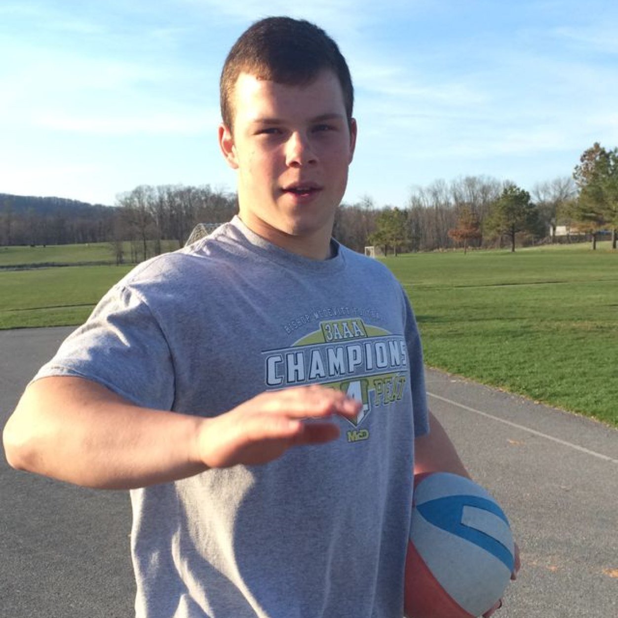 vsalomone31's profile picture. Football