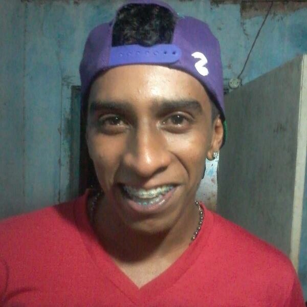 Meu  amor  esse   amor  que balança  vc  faz cuca girar faz corpo tremer e
curto circuito aqui dentro de min que  explode  no peito  quando  eu  to  afim  !!!