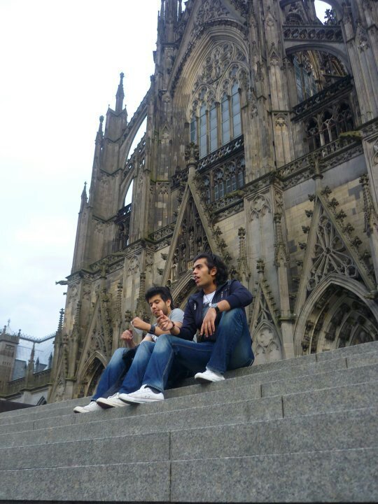 ‏طالب هندسة ميكانيكية في ألمانيا ، أحد جماهير النصر #Maschinenbau , #Universität_Kassel , #NFC , #BVB . Instagram : faris_de