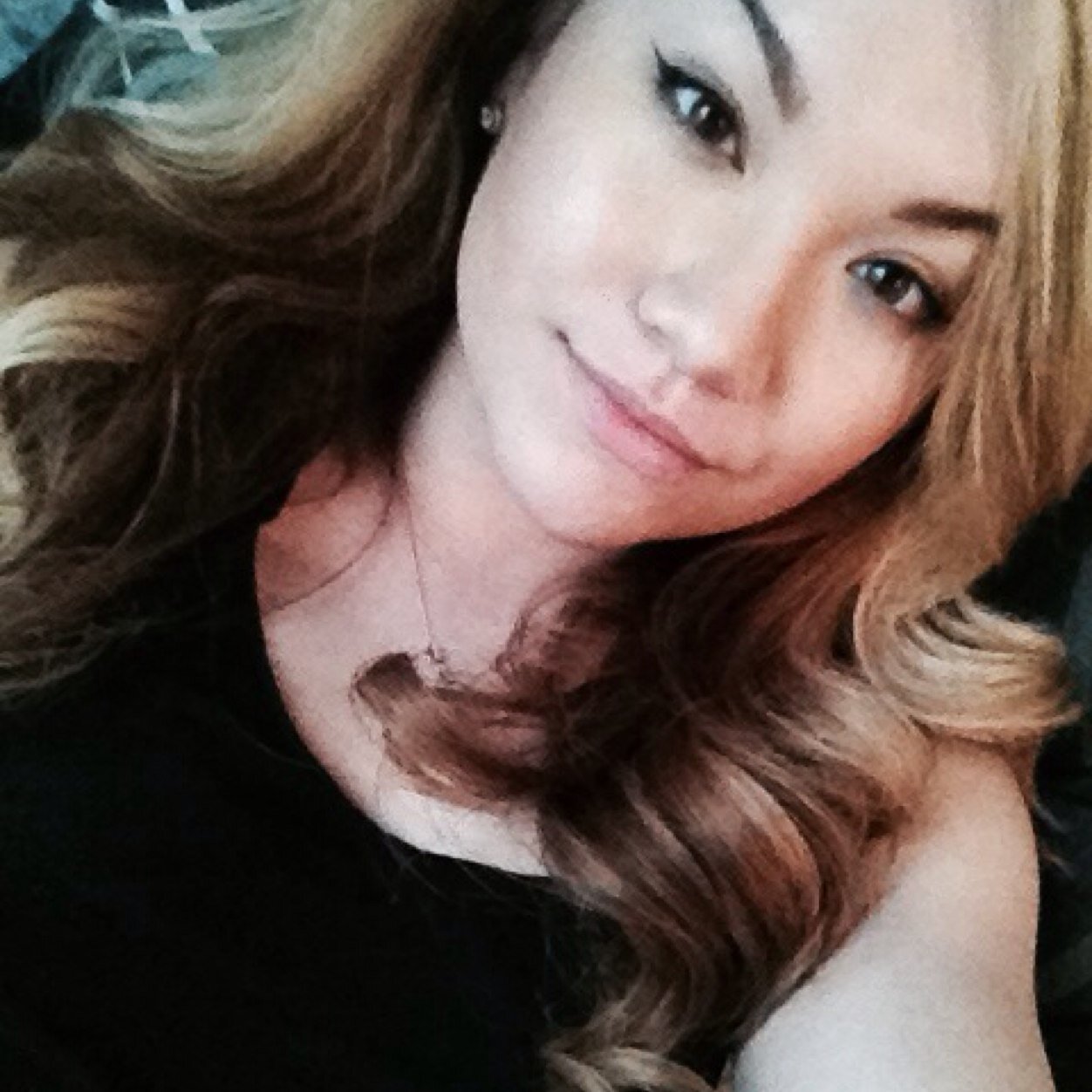 _justninaa's profile picture. F O L L O W . M E . Instagram : @MsNinaaa • XX • 336 • Head Up, Chin To The Sky Ma • ForeignMix •✌️•