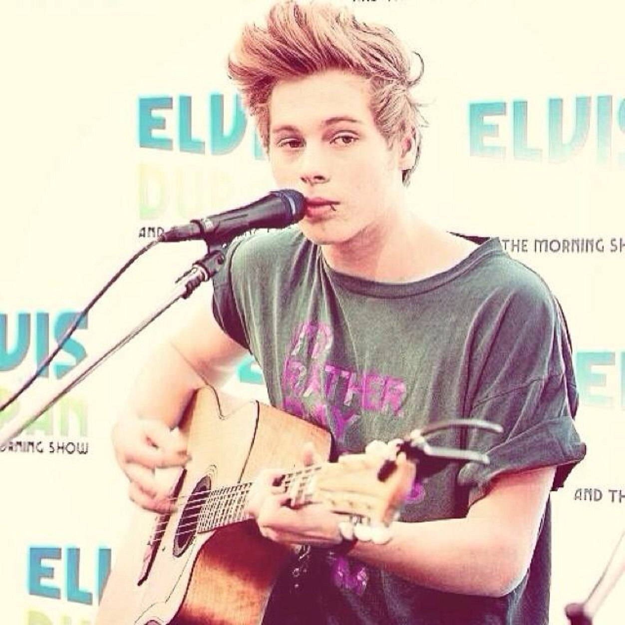 follow my main acc @tomlinpleasures ifb xx