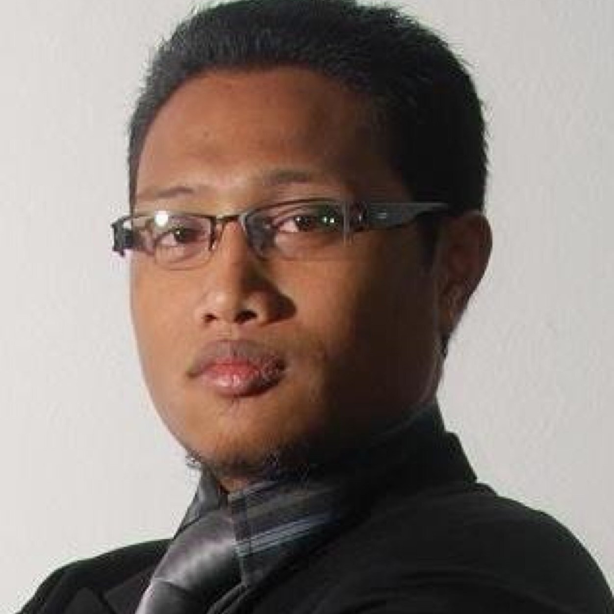 Seorang pembaca dan penggiat buku.