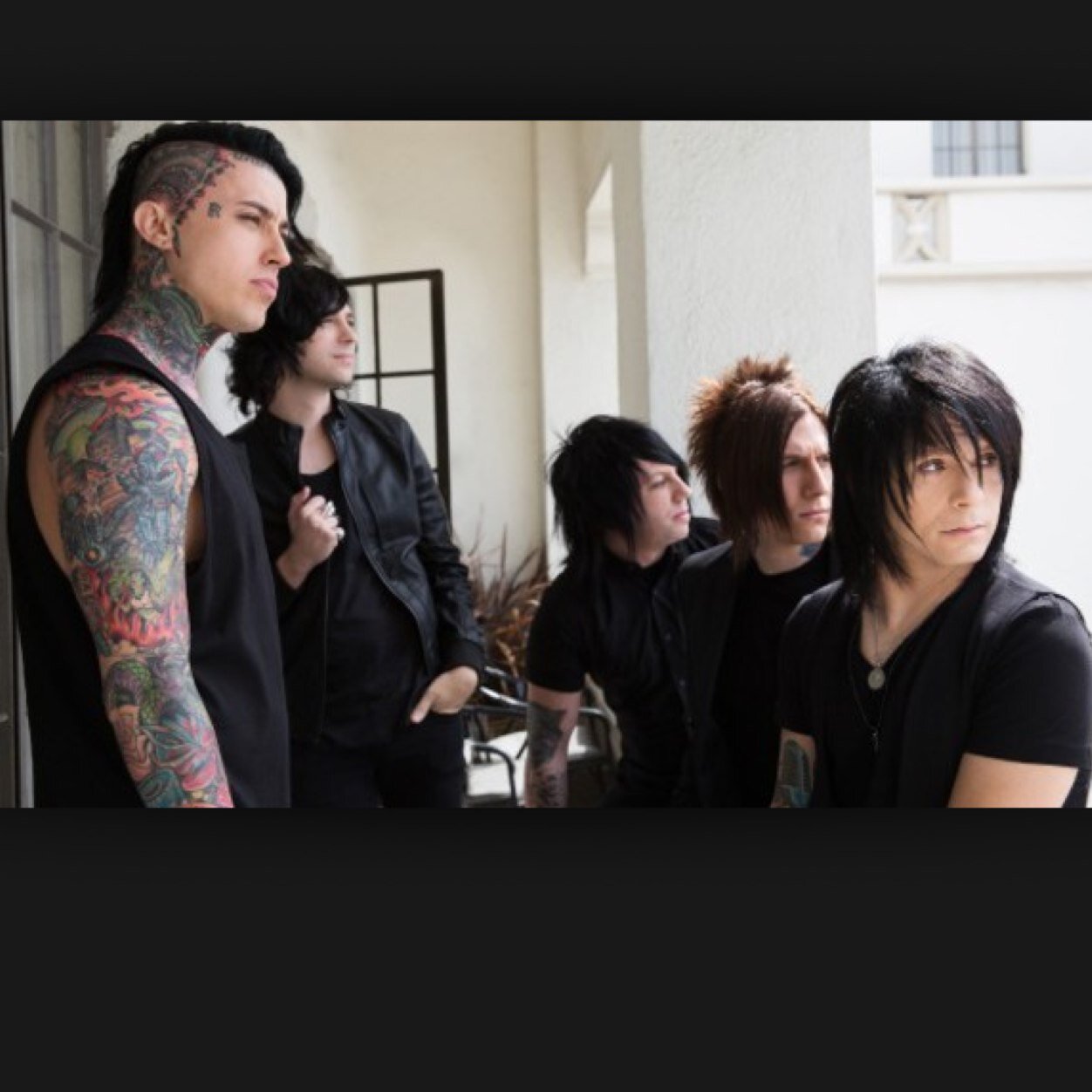 Im in love with falling in reverse but i also like many other bands.
I follow back everyone unless your tweets are a different language