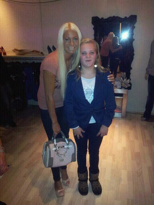 ILoveeYouu M'n Liefstee Dinnie'ss♥ voorr  altijdd JWZZ well  wiee !!♥♥
