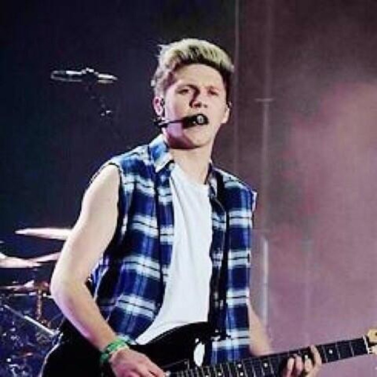 |I follow everyone back c:|Mostly Niall spam|