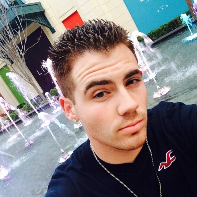 Brandonlara90's profile picture. 