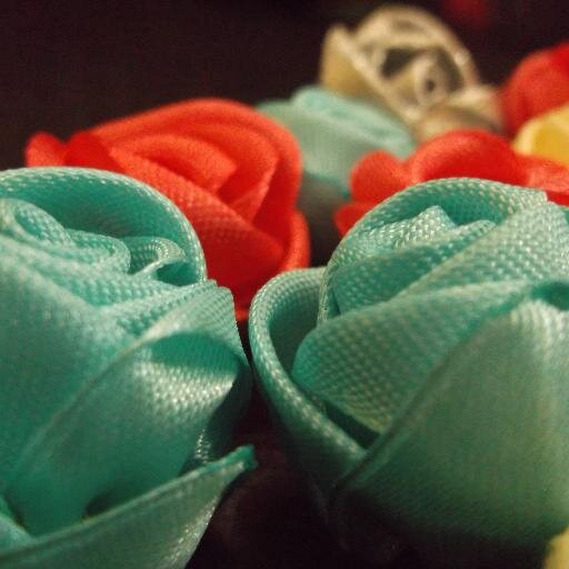 MyInDulzens - D.I.Y. Tutorials & Master Classes for making Satin Flowers and Handcrafted Satin Floral designs.