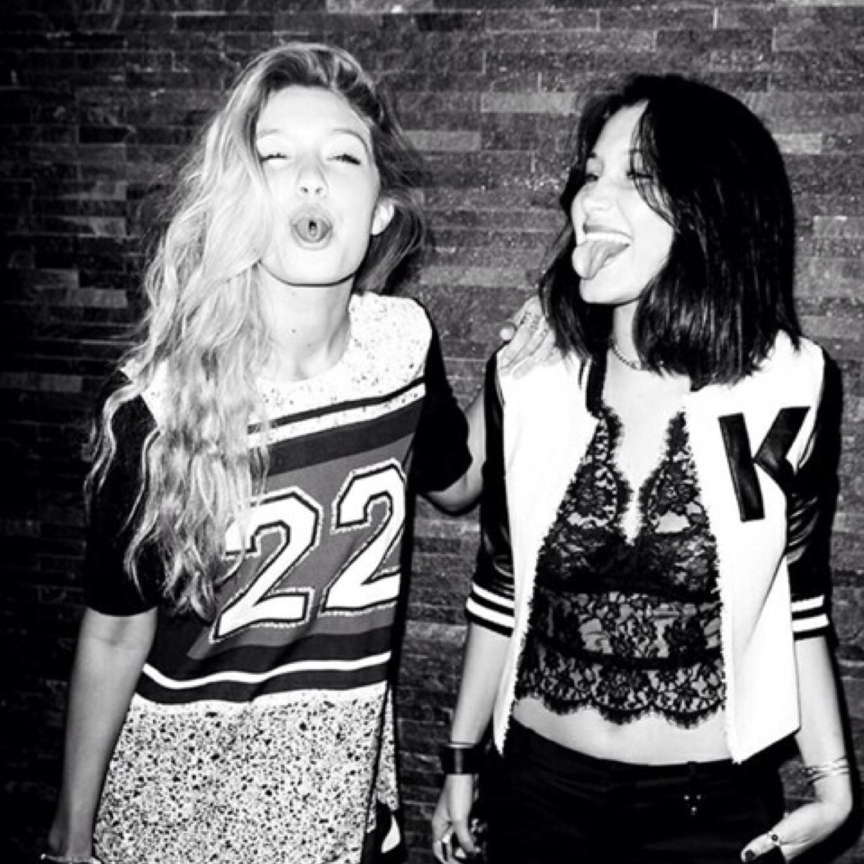 Updates & News on Gigi & Bella Hadid! #TeamHadid //Ran by @simps0nbe4tty//