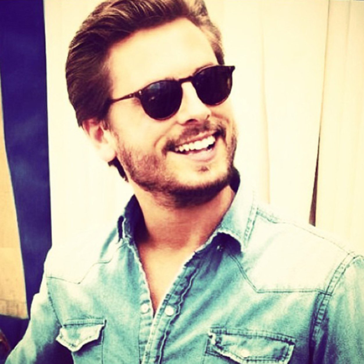 DisickReacts's profile picture. Peasants.