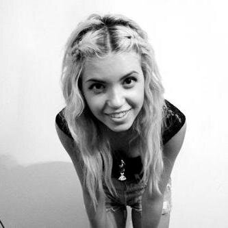 ||Ne fumes pas des cigarettes, tu n'as que deux poumons, fumes de la beuh, des neurones, t'en a des millions||