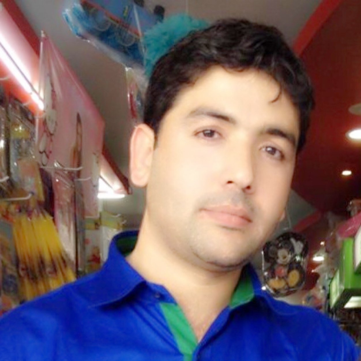 anwaraziz49's profile picture. 