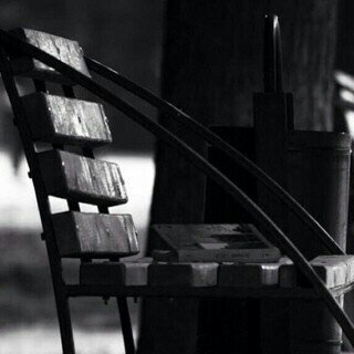 _حزن غامض لن تستطيع فهمه!!
       مات أبي ودفنت معه