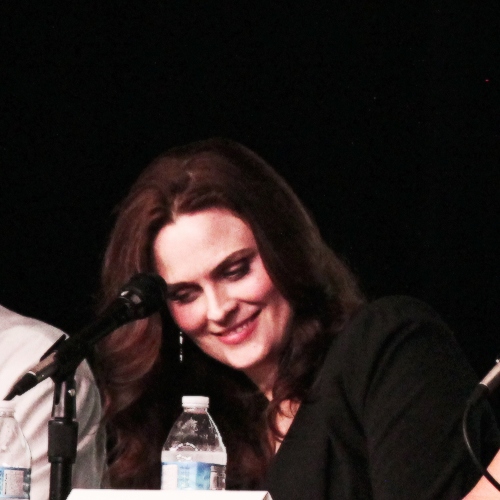 zemilydeschanel's profile picture. my ♡ for emily and zooey is ∞