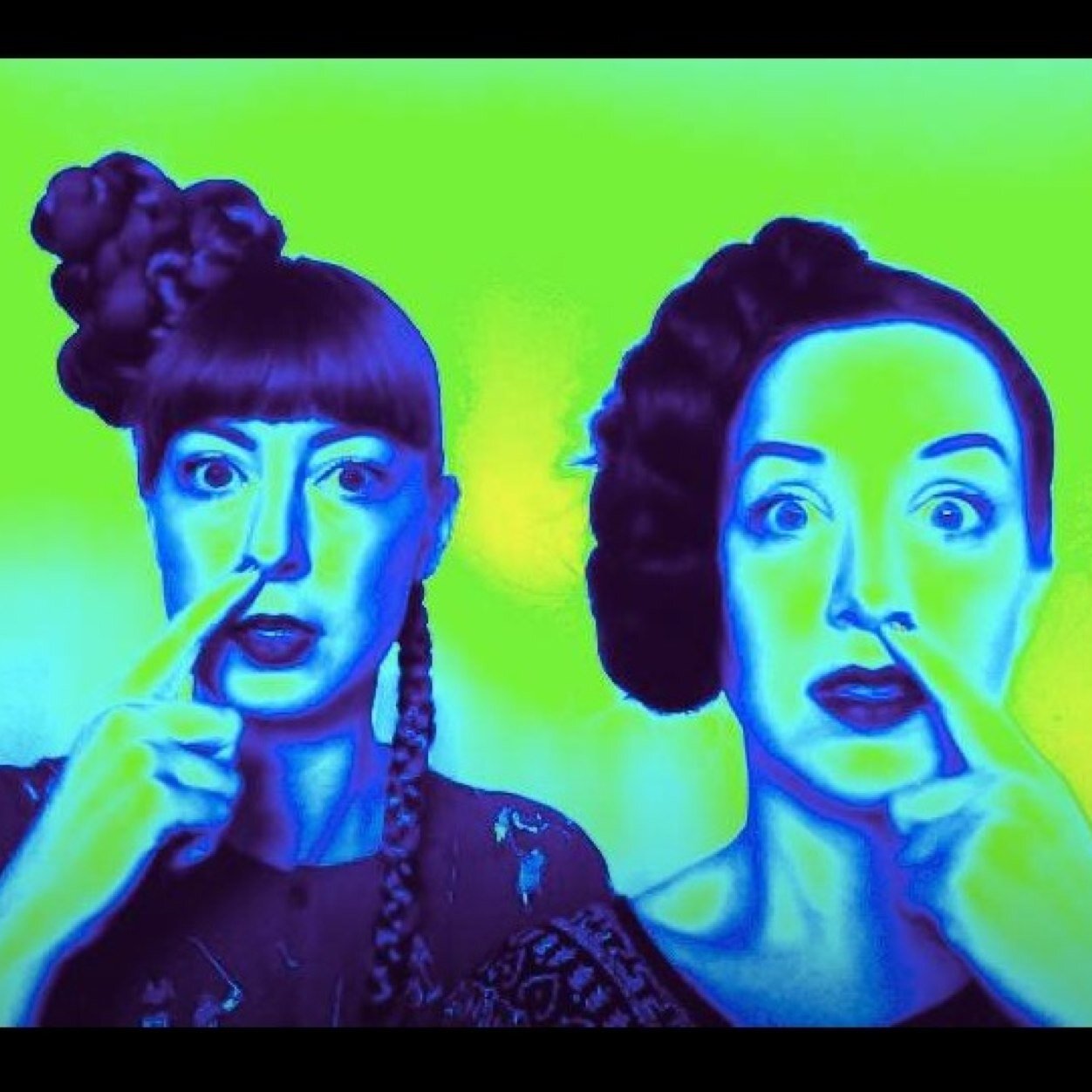 Humorimperium som styrs av Zippora Sznajderman & Sandra Skavén! PODD (nedan), YOUTUBE: https://t.co/yjPEtWCq6x http://t.co/LTTx9gbWdC