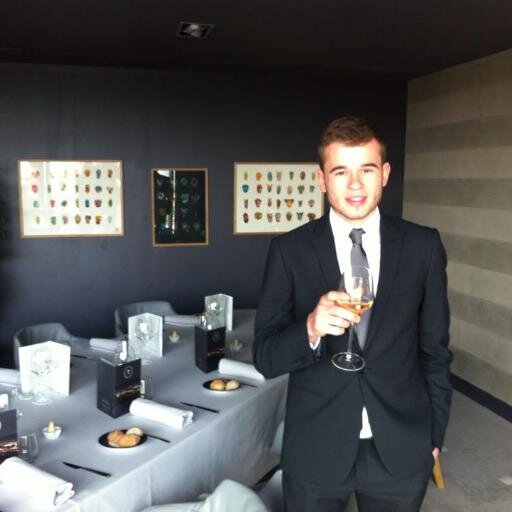 Victor_776's profile picture. Force le Respect avant de Mendier la Paix.. #9 #BanlieuEst #TeamBBC #TeamMiami