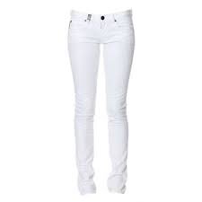 Tous les ans.chez Concours des habits ! ont célèbre la #journéepantalon chaque 25 avril. #fashionista #couture