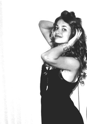 rosalietessa_'s profile picture. I've got brains in my head, feet in my shoes. I can stay or walk, in any direction I choose.