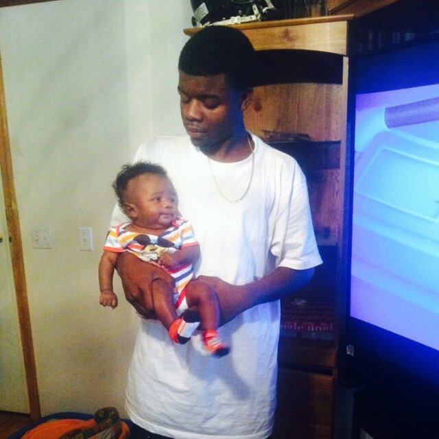 Shootas on the buildin bullets gone hit yu (Loving my Son Lil.Mo)
