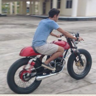 Sejenis gantungan kunci.