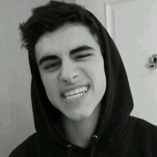 DaCutieKidrauhl's profile picture. I'd rather wear flowers in my hair than diamonds on my neck