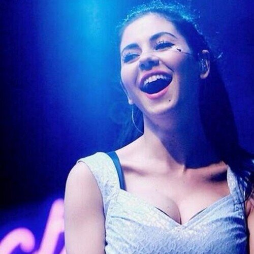 follow @electraIovato please! Just ask for a follow back, it'd mean a lot. Ilysfm, stay strong.