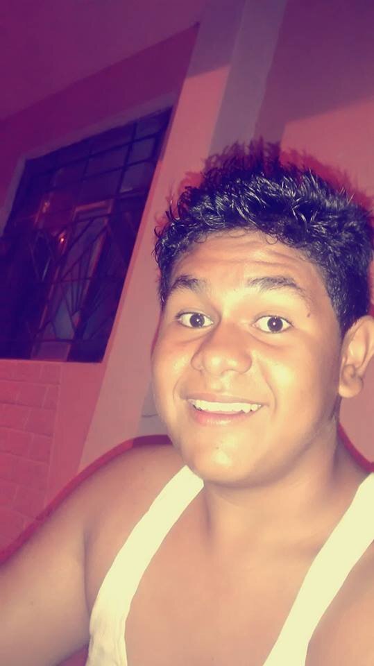 ArnoldJhokser's profile picture. ELLOS SE BURLAN DE M PORQUE SOI DISTINTO , 
YO ME #RIO DE ELLOS POR QUE SON TODOS IGUALES (: (: !