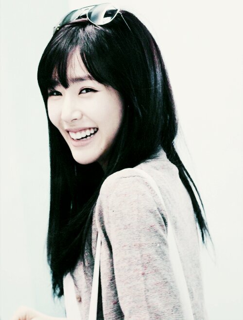 free follow but dont follow me here . follow nice fanbase @snsd9fanclub . thks
