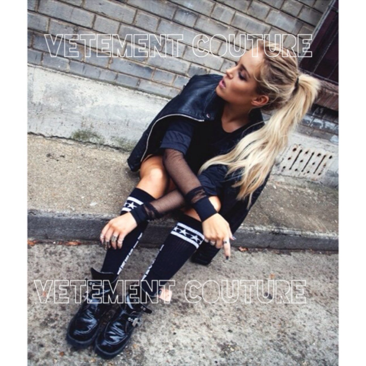 vente de vêtements de marques : GIVENCHY VERSACE ALEXANDERWANG BALMAIN DIOR CHANEL CÉLINE RAF SIMONS contacte moi sur BBM : 7E0D46B9 pour plus de renseignement