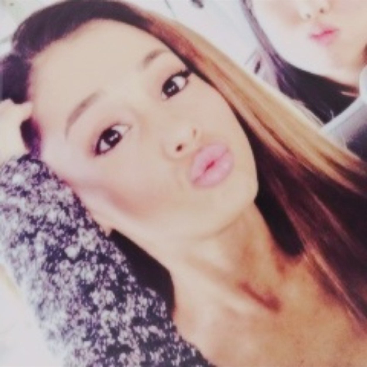 bowlgomez's profile picture. i shake my tits for glitter and pizza