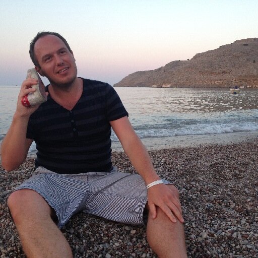 RobertSvensso11's profile picture. Innebandynörd, King på spackling och allmänt nyfiken !!!