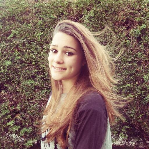 Sous mes airs de fille douce, je te ferais vivre le pire. ♪