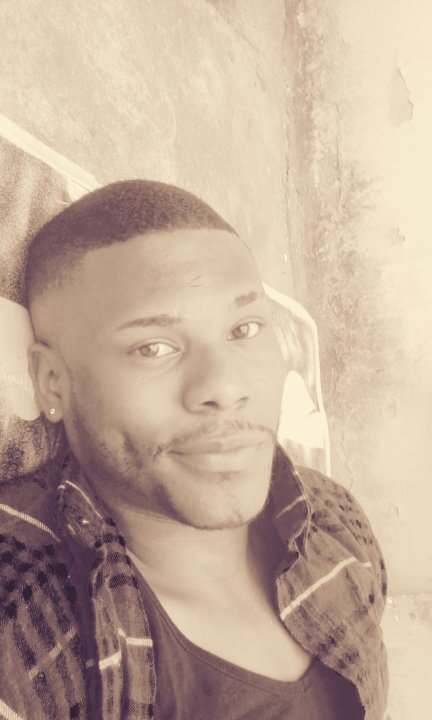 brianhendricks7's profile picture. sincero apuesto inteligente presumido y sobre todo amante del futbol.. al conocerme tu conclusion sera que soy genial..