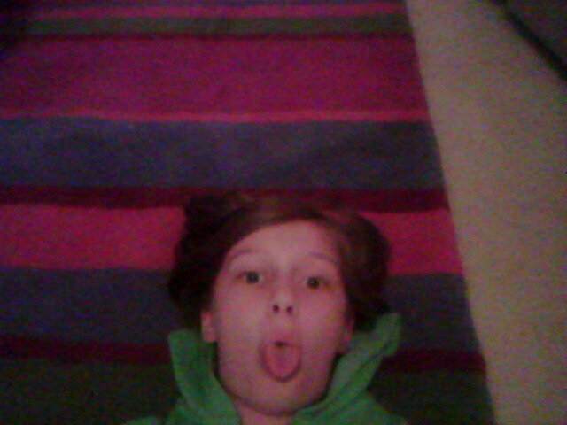 heyy!!! if u follow me I'll follow u back ps i need some followers!!!! please;-)