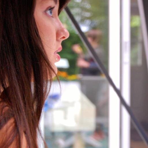 Thara_C's profile picture. Chargée de cours à l'UdeM. Postdoctorat sur la bande dessinée à McGill. Autrice à La Mèche. Joueuse de badminton et de bridge.